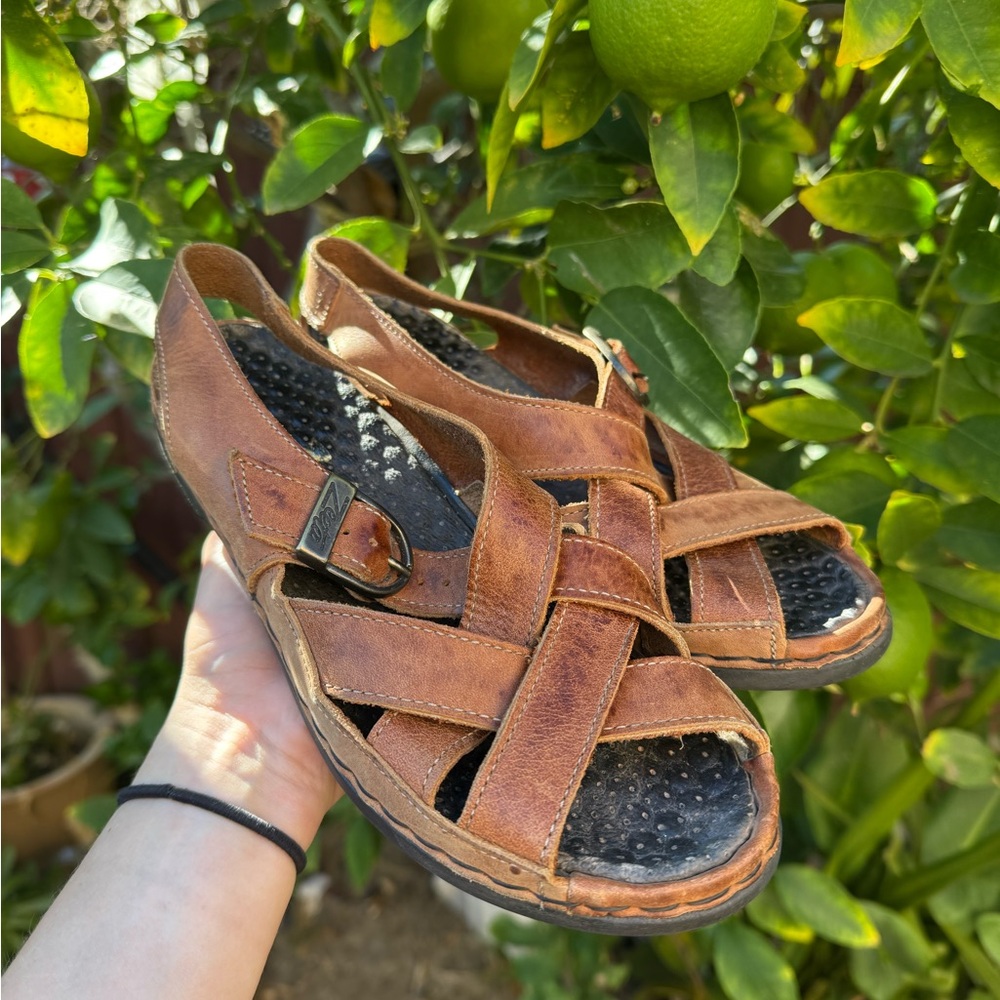 Zeeta woman’s size 38 (US 7) leather slingback Sandals buckle adjust 10621